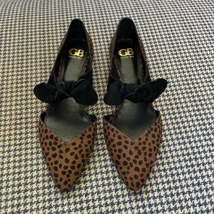 Gianni Bini animal print flats